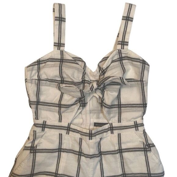 Abercrombie & Fitch Gray and White Plaid Cut Out Halter Strap Romper Women Sz  2 - Picture 2 of 12